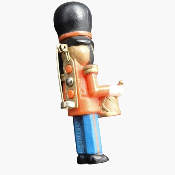 Hallmark Toy Soldier Pin Brooch Holiday Christmas Jewelry Vintage 1980 - Picture 6 of 7